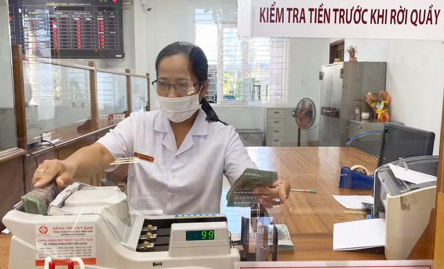 Lãi suất huy động vốn dù có giảm nhưng vẫn ở mức cao so với các năm trước. Ảnh: Sơn Ca