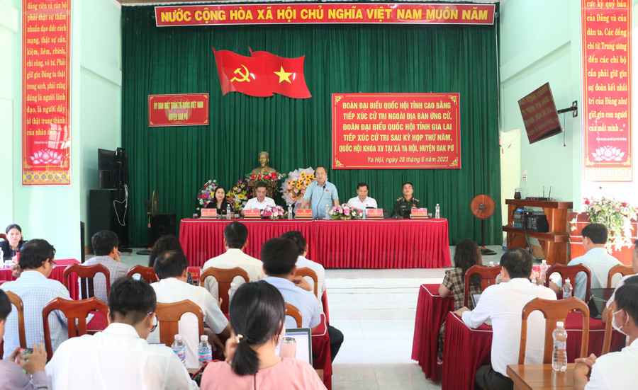 Quang cảnh buổi tiếp xúc cử tri. Ảnh: Quang Tấn