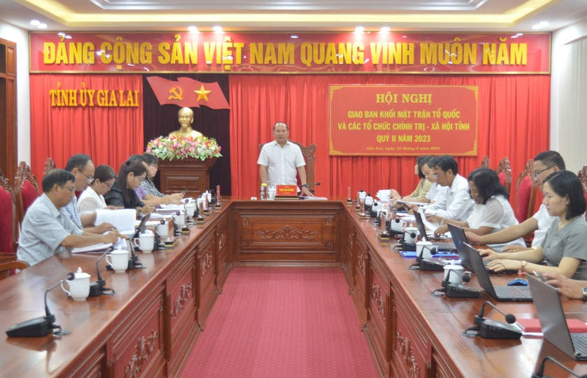 Phó Bí thư Tỉnh ủy Rah Lan Chung phát biểu chỉ đạo tại hội nghị. Ảnh: Anh Huy Phó Bí thư Tỉnh ủy Rah Lan Chung phát biểu chỉ đạo tại hội nghị. Ảnh: Anh Huy