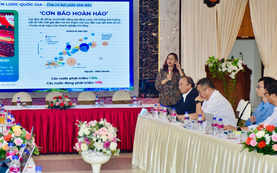 Chuyên gia Nguyễn Hương Quỳnh-Giám đốc điều hành của Nền tảng kết nối đổi mới sáng tạo BambuUP chia sẻ về vấn đề khởi nghiệp đổi mới sáng tạo. Ảnh: Mai Ka Chuyên gia Nguyễn Hương Quỳnh-Giám đốc điều hành của Nền tảng kết nối đổi mới sáng tạo BambuUP chia sẻ về vấn đề khởi nghiệp đổi mới sáng tạo. Ảnh: Mai Ka