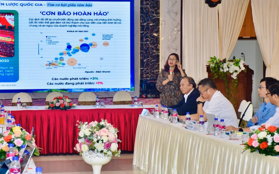 Chuyên gia Nguyễn Hương Quỳnh-Giám đốc điều hành của Nền tảng kết nối đổi mới sáng tạo BambuUP chia sẻ về vấn đề khởi nghiệp đổi mới sáng tạo. Ảnh: Mai Ka