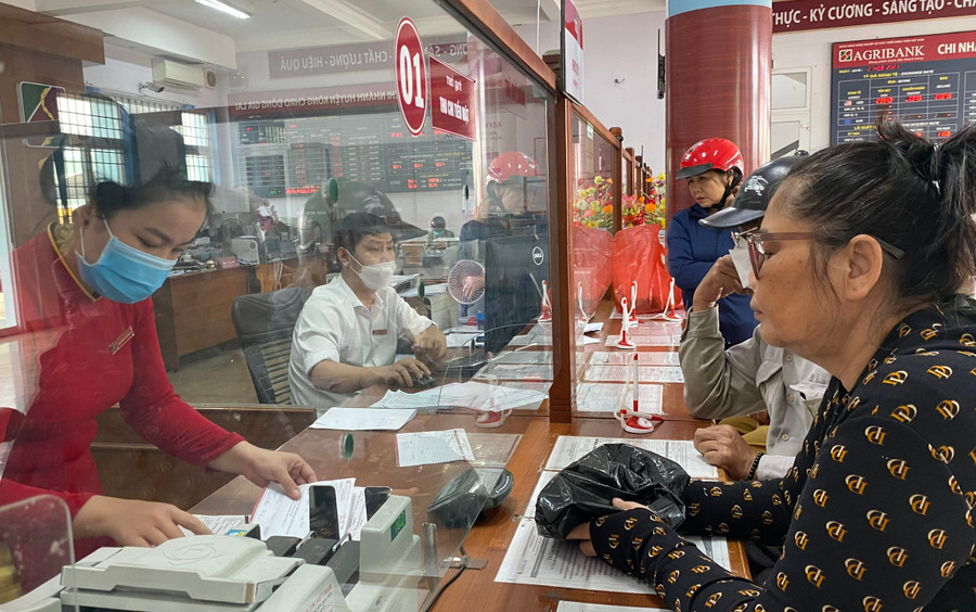 Nguồn vốn nhàn rỗi ở thị trường nông nghiệp nông thôn vẫn tiếp tục chảy về kênh huy động vốn ngân hàng. Ảnh: Sơn Ca Nguồn vốn nhàn rỗi ở thị trường nông nghiệp nông thôn vẫn tiếp tục chảy về kênh huy động vốn ngân hàng. Ảnh: Sơn Ca