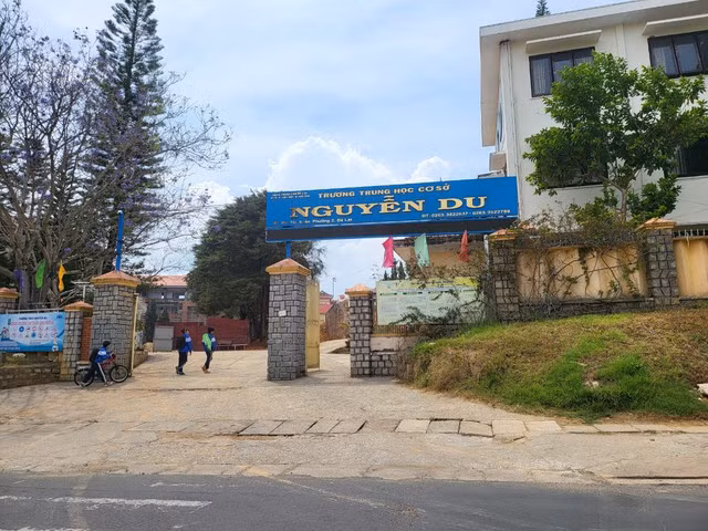 Trường THCS Nguyễn Du, nơi có học sinh nhận thực phẩm từ người lạ