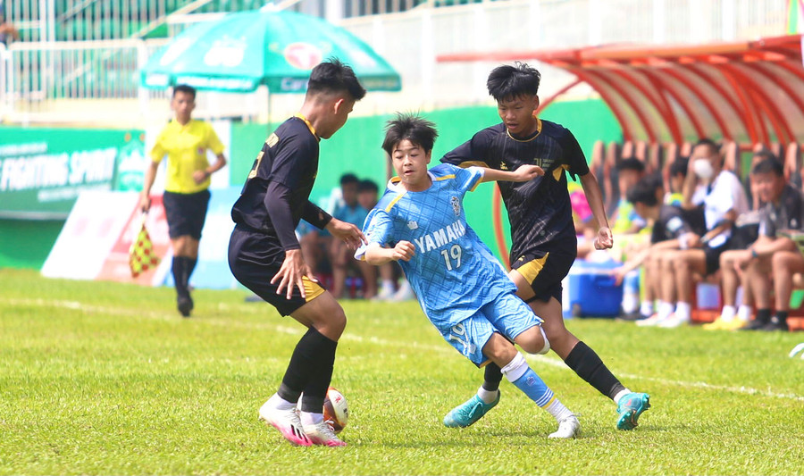Đội U13 Jubilo Iwata (giữa) để lại ấn tượng sâu sắc tại Festival Bóng đá trẻ Việt-Nhật. Ảnh: Lê Văn Ngọc