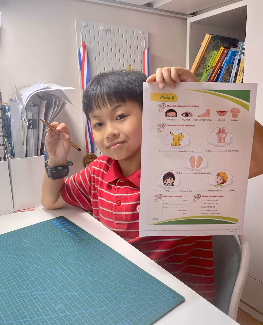 Cậu học trò Jenson Leung chăm chỉ học tiếng Việt vì yêu thích ngôn ngữ quê mẹ (ảnh nhân vật cung cấp).