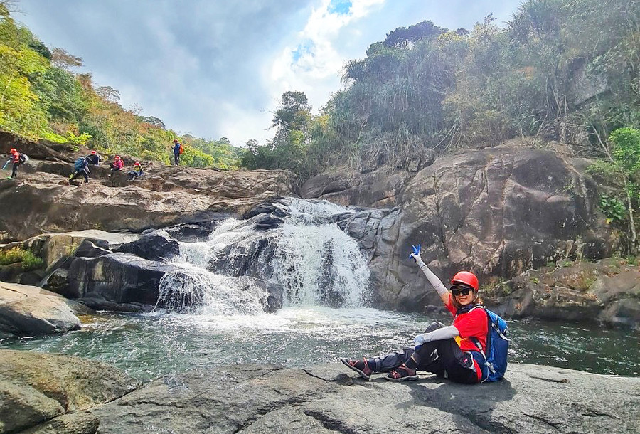 Du khách chụp ảnh lưu niệm tại thác Ia Tul, xã Ia Tul, huyện Ia Pa. Ảnh: Hoàng Ngọc Du khách chụp ảnh lưu niệm tại thác Ia Tul, xã Ia Tul, huyện Ia Pa. Ảnh: Hoàng Ngọc