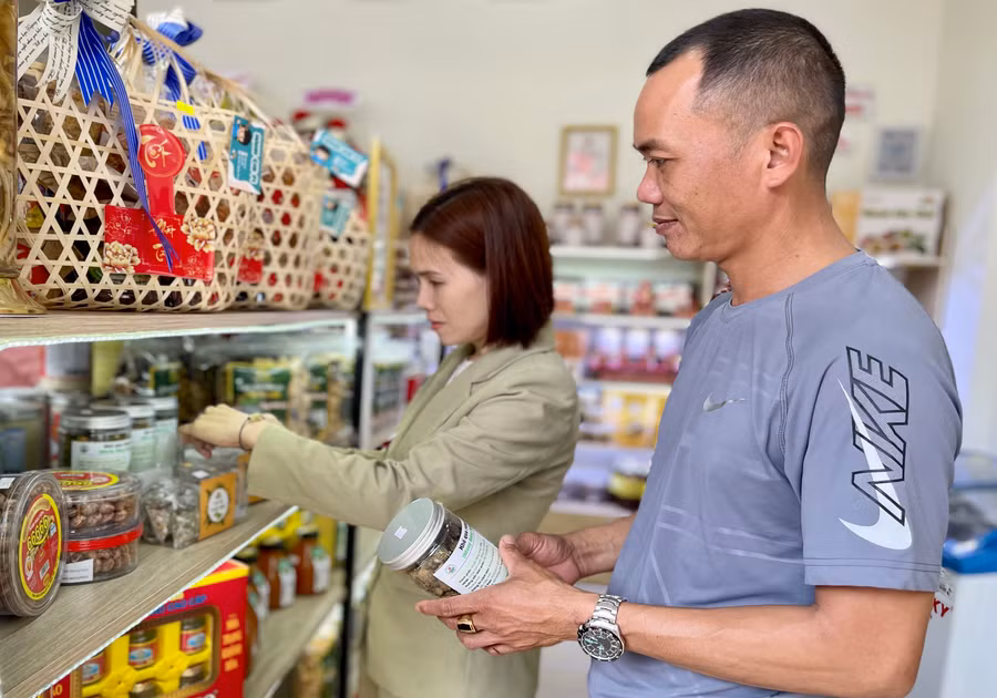 Nhờ tiếp cận kênh bán hàng qua các sàn TMĐT và mạng xã hội doanh số bán hàng của các hợp tác xã tăng trưởng khá. Ảnh: Vũ Thảo