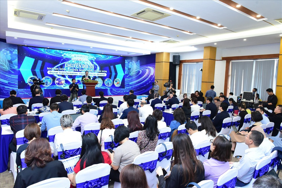 Toàn cảnh Diễn đàn “Chuyển đổi số: Nhanh hơn, thông minh hơn và xanh hơn”. Ảnh: Nguyễn Tuấn Toàn cảnh Diễn đàn “Chuyển đổi số: Nhanh hơn, thông minh hơn và xanh hơn”. Ảnh: Nguyễn Tuấn