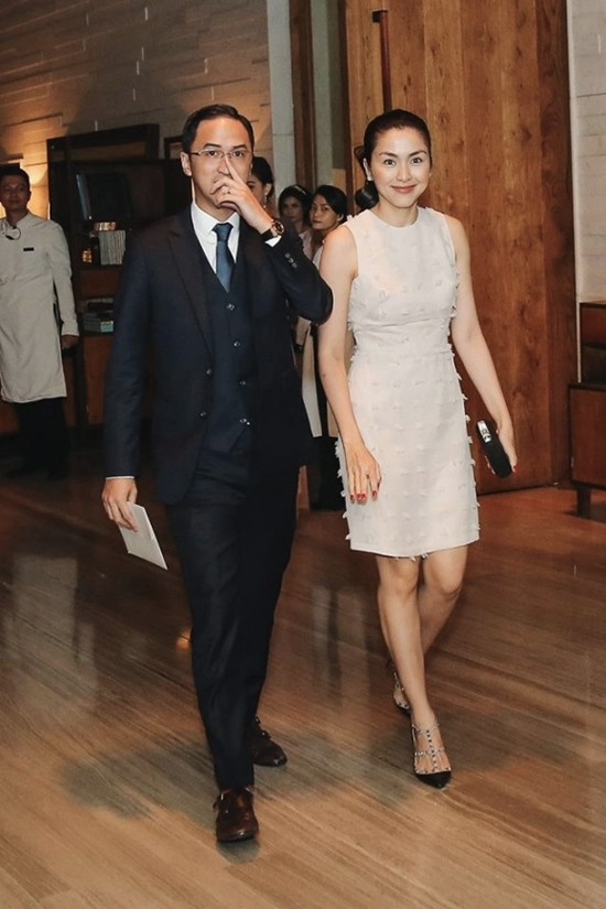 Ngoài trang phục, nữ diễn viên luôn tối giản từ kiểu tóc đến lối trang điểm nhẹ nhàng khi đi tiệc cưới. Ảnh: FBNV Ngoài trang phục, nữ diễn viên luôn tối giản từ kiểu tóc đến lối trang điểm nhẹ nhàng khi đi tiệc cưới. Ảnh: FBNV