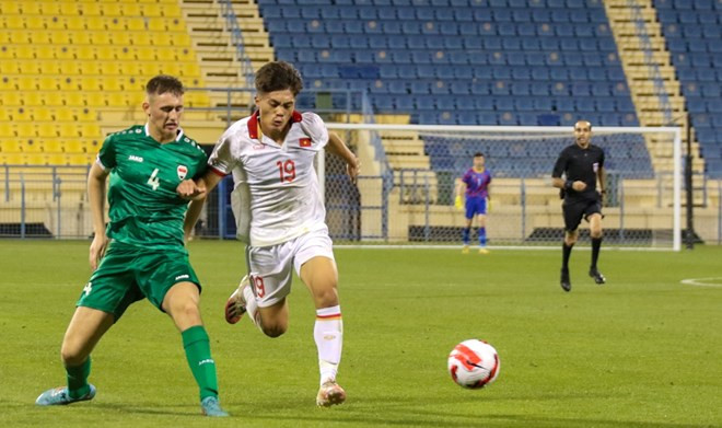 Những nỗ lực không đủ giúp U23 Việt Nam có ít nhất 1 bàn thắng. Thậm chí, đến cuối trận, U23 Việt Nam còn nhận thêm một chiếc thẻ đỏ khi tiền vệ Minh Khoa bị thẻ vàng thứ hai. Ảnh: VFF Những nỗ lực không đủ giúp U23 Việt Nam có ít nhất 1 bàn thắng. Thậm chí, đến cuối trận, U23 Việt Nam còn nhận thêm một chiếc thẻ đỏ khi tiền vệ Minh Khoa bị thẻ vàng thứ hai. Ảnh: VFF