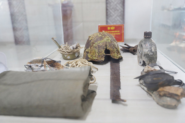 Di vật của các anh hùng liệt sĩ được tìm thấy trên đỉnh Chư Tan Kra. Di vật của các anh hùng liệt sĩ được tìm thấy trên đỉnh Chư Tan Kra.