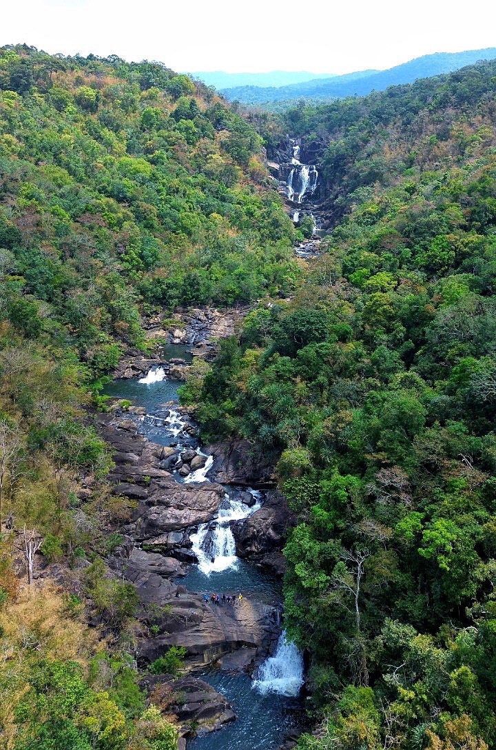 Thác Ia Tul giữa rừng già. Ảnh: Hoàng Ngọc Thác Ia Tul giữa rừng già. Ảnh: Hoàng Ngọc