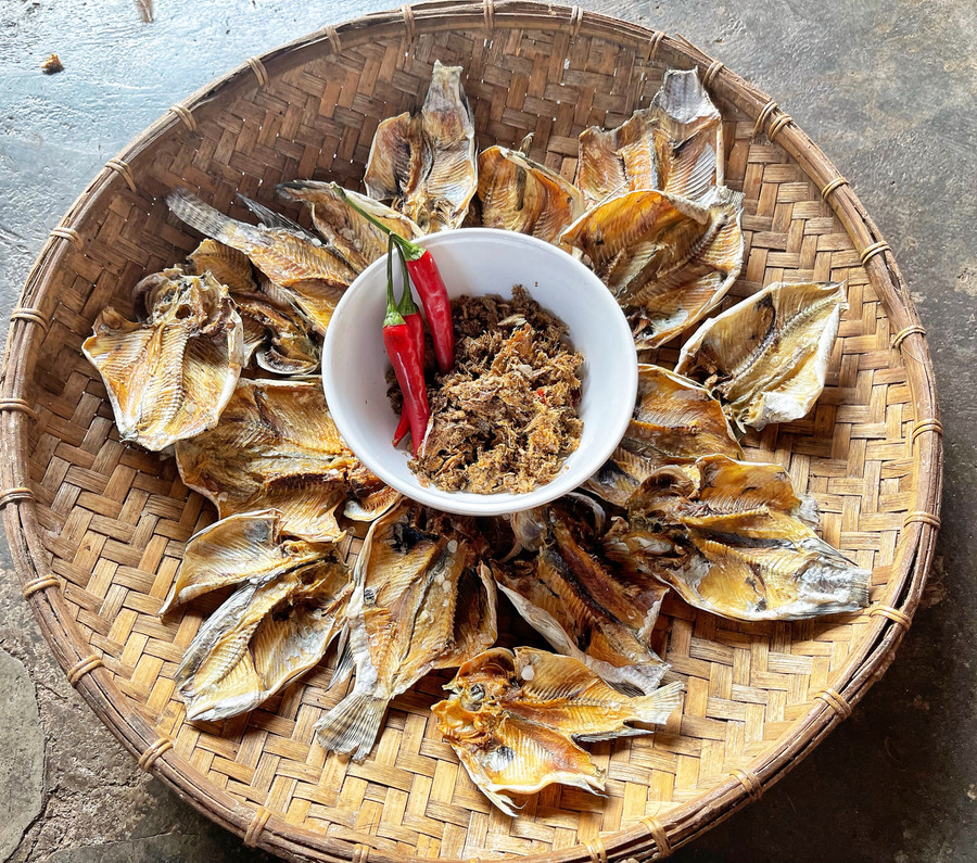 Muối giã cùng các nguyên liệu bản địa hiện đã trở thành đặc sản. Ảnh: Hoàng Ngọc