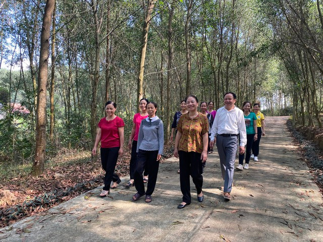 Các thành viên của Làng TNXP đi thăm rừng Các thành viên của Làng TNXP đi thăm rừng