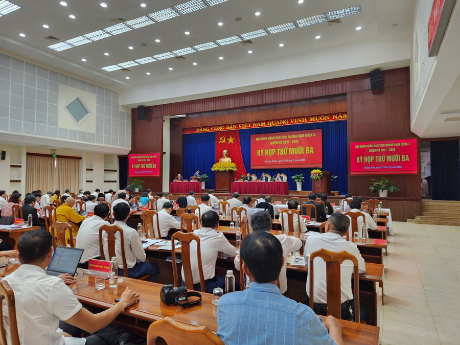 Quang cảnh kỳ họp