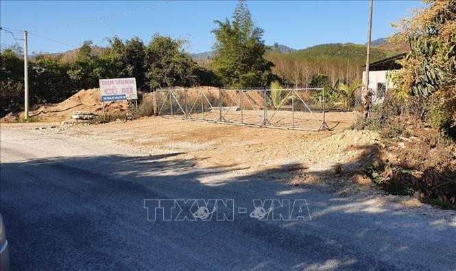 Một trạm thu mua nông sản vi phạm quy định về đấu nối đường bộ. Ảnh: TTXVN phát