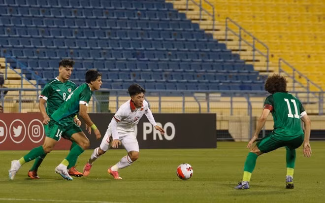 ...mặc dù vậy, các cầu thủ U23 Việt Nam lại có quá nhiều tình huống phòng ngự thiếu tập trung tạo cơ hội cho U23 Iraq ghi các bàn thắng ở phút 45, 60 và 85. Ảnh: VFF