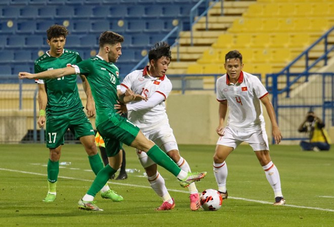 Có thời điểm, U23 Việt Nam chơi với 5 hậu vệ và 4 tiền vệ bên phần sân nhà nhưng cũng không thể ngăn cản đối thủ. Ảnh: VFF Có thời điểm, U23 Việt Nam chơi với 5 hậu vệ và 4 tiền vệ bên phần sân nhà nhưng cũng không thể ngăn cản đối thủ. Ảnh: VFF