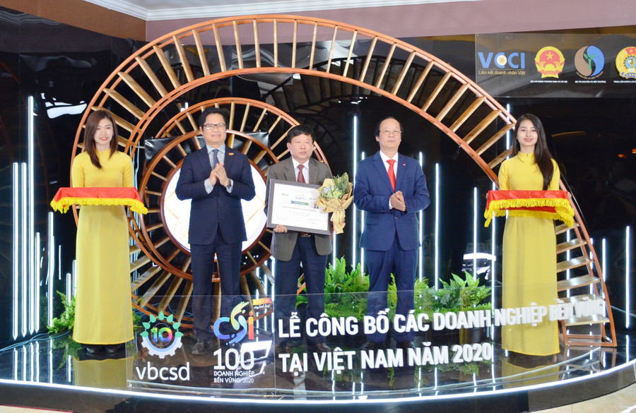 Nhiều năm liền, Công ty được công nhận là 1 trong 100 doanh nghiệp bền vững tại Việt Nam. Ảnh: Nhật Hào Nhiều năm liền, Công ty được công nhận là 1 trong 100 doanh nghiệp bền vững tại Việt Nam. Ảnh: Nhật Hào