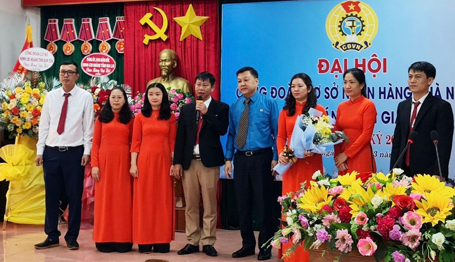 Nhờ đẩy mạnh phong trào thi đua, hoạt động của Công đoàn cơ sở NHNN-Chi nhánh tỉnh ngày càng phát triển. Ảnh: Sơn Ca Nhờ đẩy mạnh phong trào thi đua, hoạt động của Công đoàn cơ sở NHNN-Chi nhánh tỉnh ngày càng phát triển. Ảnh: Sơn Ca