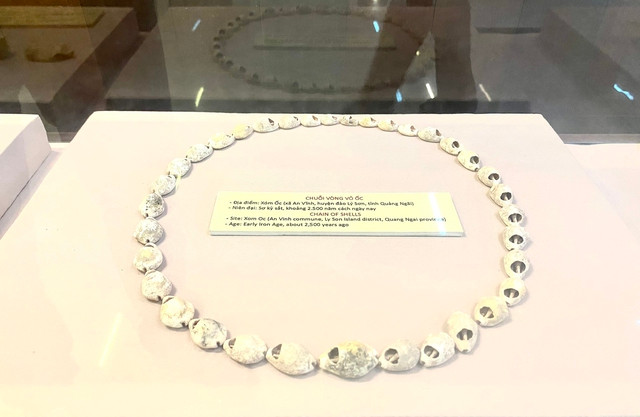 Chuỗi vòng vỏ ốc có niên đại khoảng 2.500 năm Chuỗi vòng vỏ ốc có niên đại khoảng 2.500 năm