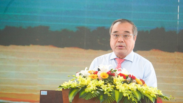 Ông Trần Hoàng Tuấn, Phó chủ tịch UBND tỉnh Quảng Ngãi, phát biểu tại buổi lễ Ông Trần Hoàng Tuấn, Phó chủ tịch UBND tỉnh Quảng Ngãi, phát biểu tại buổi lễ