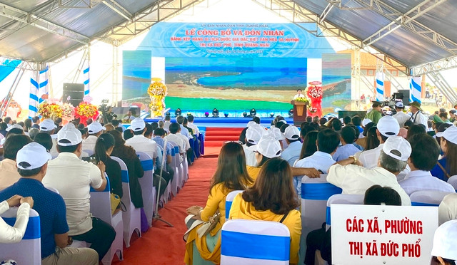 Quang cảnh buổi lễ công bố và đón nhận Bằng xếp hạng Di tích quốc gia đặc biệt Văn hóa Sa Huỳnh Quang cảnh buổi lễ công bố và đón nhận Bằng xếp hạng Di tích quốc gia đặc biệt Văn hóa Sa Huỳnh