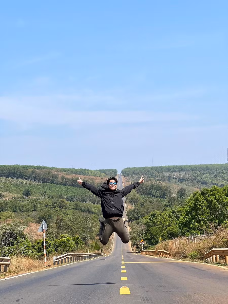 Cung đường dốc nằm trên tuyến tránh, không đông xe cộ qua lại. Ảnh: NVCC Cung đường dốc nằm trên tuyến tránh, không đông xe cộ qua lại. Ảnh: NVCC