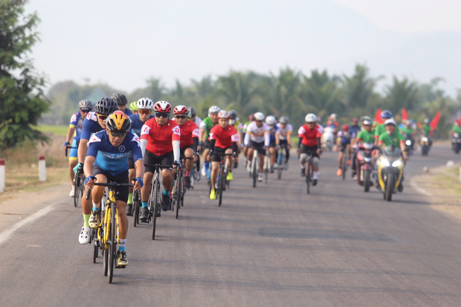 Giải đấu quy tụ đông đảo cua rơ phong trào trong và ngoài tỉnh. Ảnh: Lê Văn Ngọc Giải đấu quy tụ đông đảo cua rơ phong trào trong và ngoài tỉnh. Ảnh: Lê Văn Ngọc