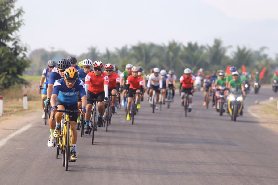 Giải đấu quy tụ đông đảo cua rơ phong trào trong và ngoài tỉnh. Ảnh: Lê Văn Ngọc