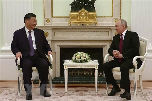 Tổng thống Nga Vladimir Putin (phải) và Chủ tịch Trung Quốc Tập Cận Bình tại cuộc gặp ở Moskva ngày 20/3. Ảnh: AFP/TTXVN