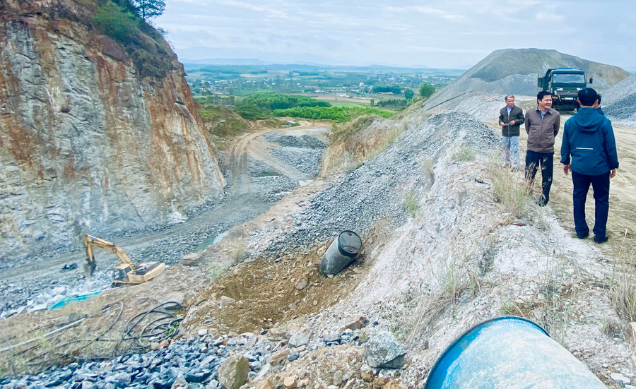 Dự án khai thác đá làm vật liệu xây dựng của Doanh nghiệp tư nhân Gia Hải (phường Ngô Mây, thị xã An Khê). Ảnh: Hà Duy Dự án khai thác đá làm vật liệu xây dựng của Doanh nghiệp tư nhân Gia Hải (phường Ngô Mây, thị xã An Khê). Ảnh: Hà Duy