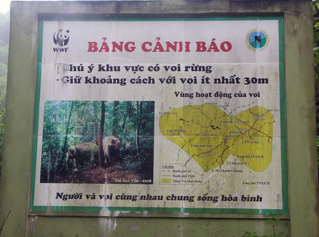 Bảng cảnh báo voi rừng ở tỉnh lộ 534C (xã Phúc Sơn) Bảng cảnh báo voi rừng ở tỉnh lộ 534C (xã Phúc Sơn)