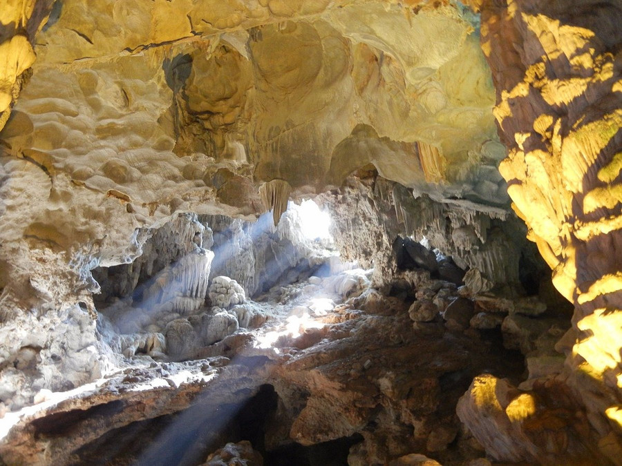 Hang Đầu Gỗ cách xa khu du lịch chính ở Hạ Long. Ảnh: TripAdvisor Hang Đầu Gỗ cách xa khu du lịch chính ở Hạ Long. Ảnh: TripAdvisor