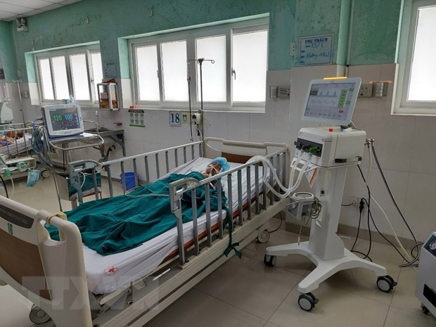 Em A. K bị chấn thương sọ não do vụ nổ đầu đạn gây ra khi được điều trị tại Khoa Hồi sức tích cực và Chống độc-Bệnh viện Đa khoa tỉnh Kon Tum. Ảnh: Khoa Chương/TTXVN Em A. K bị chấn thương sọ não do vụ nổ đầu đạn gây ra khi được điều trị tại Khoa Hồi sức tích cực và Chống độc-Bệnh viện Đa khoa tỉnh Kon Tum. Ảnh: Khoa Chương/TTXVN