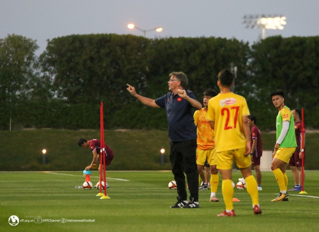 Ông Troussier tỉ mỉ Ông Troussier tỉ mỉ