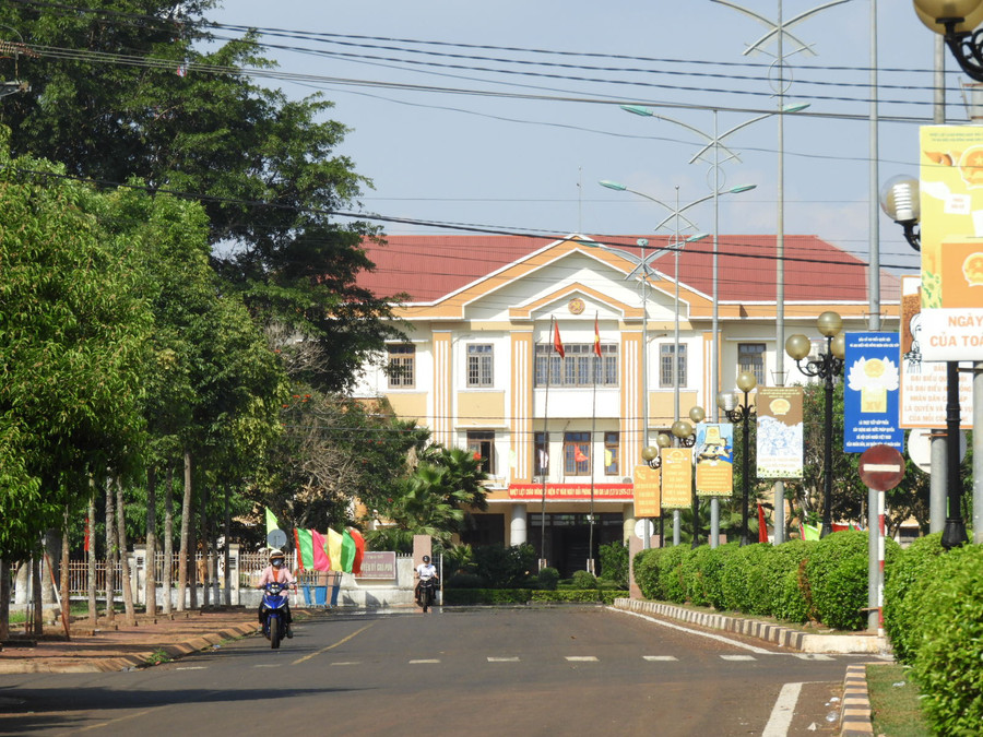 Quang cảnh khu vực trung tâm hành chính huyện Chư Pưh. Ảnh: Thanh Nhật Quang cảnh khu vực trung tâm hành chính huyện Chư Pưh. Ảnh: Thanh Nhật