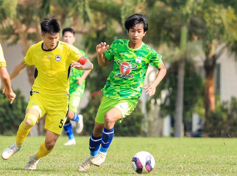 U19 HAGL (phải) đã có 2 chiến thắng liên tiếp với 6 điểm tuyệt đối. Ảnh: Quốc Việt U19 HAGL (phải) đã có 2 chiến thắng liên tiếp với 6 điểm tuyệt đối. Ảnh: Quốc Việt
