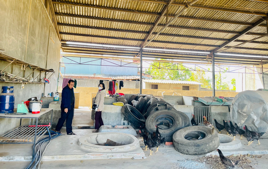 Lò mổ gia súc, gia cầm tập trung của gia đình ông Vũ Thế Kỳ chỉ hoạt động được khoảng 1 tháng thì ngưng, gây thiệt hại về kinh tế cho gia đình. Ảnh: Vũ Thảo