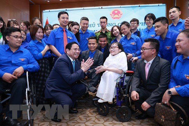 Thủ tướng Phạm Minh Chính với các đại biểu thanh niên. Ảnh: Dương Giang/TTXVN