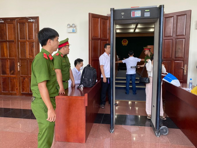 Hình ảnh mới nhất của vợ chồng cựu CEO Alibaba Nguyễn Thái Luyện - Ảnh 1. An ninh được đảm bảo nghiêm ngặt