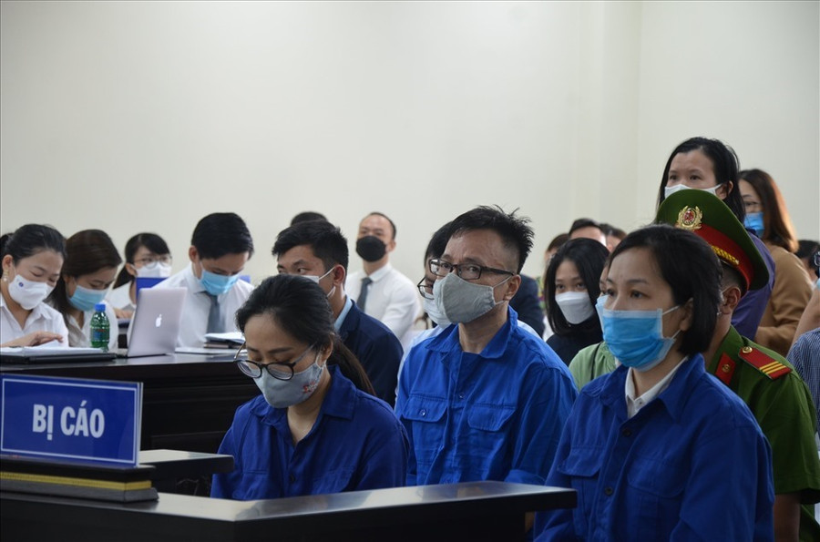 Ngân hàng không thể &quot;phủi&quot; trách nhiệm bồi thường tiền khi chính cán bộ của mình tham gia lừa đảo. Ảnh: Việt Dũng