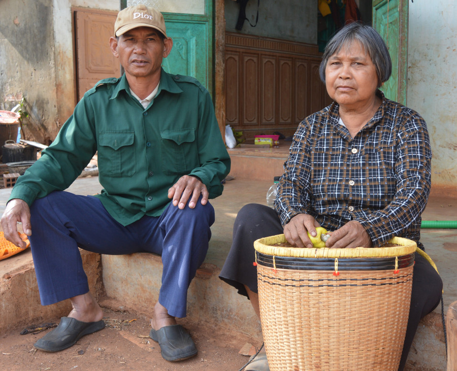 Bà H'Noanh nhắc nhớ về những năm tháng chống Mỹ đầy bi hùng của người làng Bạc 1. Ảnh: Phương Dung Bà H'Noanh nhắc nhớ về những năm tháng chống Mỹ đầy bi hùng của người làng Bạc 1. Ảnh: Phương Dung