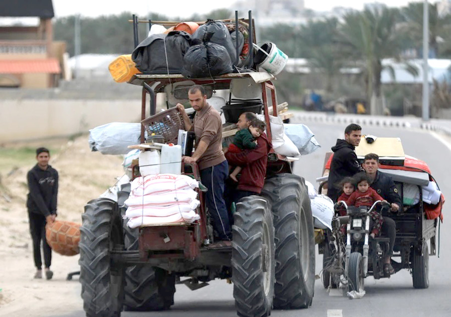 Người dân sơ tán khỏi TP. Rafah, Dải Gaza ngày 13-2. Ảnh: THX/TTXVN Người dân sơ tán khỏi TP. Rafah, Dải Gaza ngày 13-2. Ảnh: THX/TTXVN