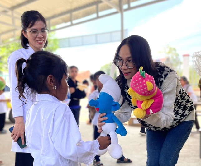 Hơn 200 thú bông sẽ được trao tặng cho trẻ em ở các điểm trường khó khăn của xã vùng sâu của tỉnh Đắk Lắk.