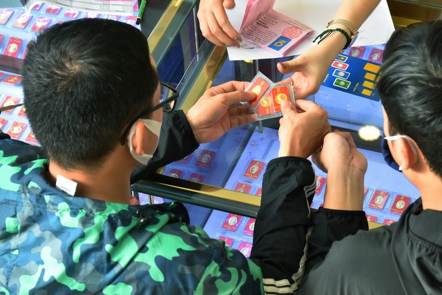 Giá vàng hôm nay của thế giới có lúc xuống còn 1.984 USD/ounce Giá vàng hôm nay của thế giới có lúc xuống còn 1.984 USD/ounce