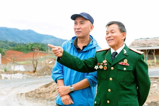 Anh hùng Hoàng Minh Phương kể chuyện vận động bà con nhân dân vào khu tái định cư, nhường đất ở, sản xuất để xây dựng sân bay Sa Pa