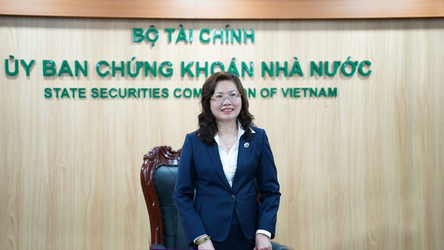 Bà Vũ Thị Chân Phương - Chủ tịch Ủy ban Chứng khoán Nhà nước. Bà Vũ Thị Chân Phương - Chủ tịch Ủy ban Chứng khoán Nhà nước.