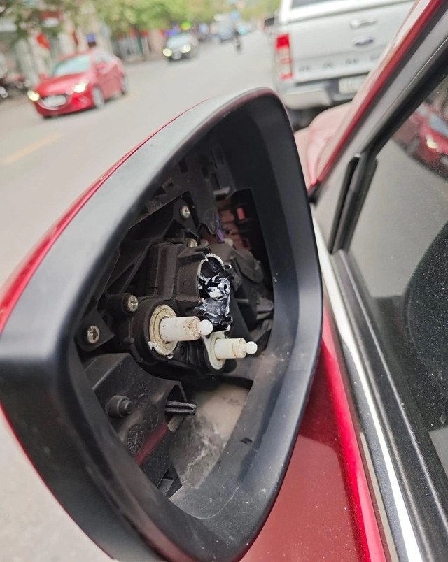 21 xe ô tô bị lấy trộm gương chiếu hậu 21 xe ô tô bị lấy trộm gương chiếu hậu