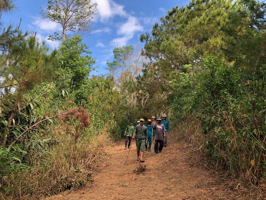 Cộng đồng làng Tai Pêr (xã Ia Hla) tuần tra bảo vệ rừng. Ảnh: L.N Cộng đồng làng Tai Pêr (xã Ia Hla) tuần tra bảo vệ rừng. Ảnh: L.N